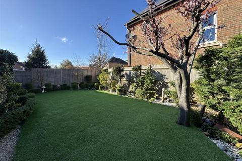 3 bedroom detached house for sale, Kelly Gardens, Swindon SN25