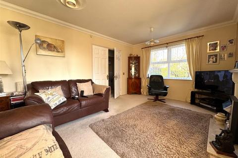 undefined, Kelly Gardens, Swindon SN25
