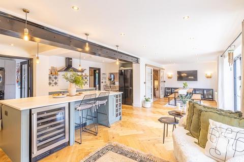 4 bedroom semi-detached house for sale, Toucan Way, Basildon SS16