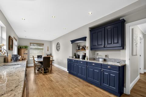 4 bedroom detached bungalow for sale, Moors Close - Kington Langley, Chippenham, SN15