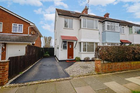 4 bedroom end of terrace house for sale, Flemming Crescent, Leigh-on-sea, SS9