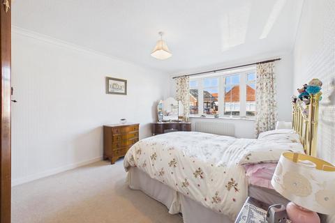 2 bedroom bungalow for sale, Mount Close, Whitley Bay
