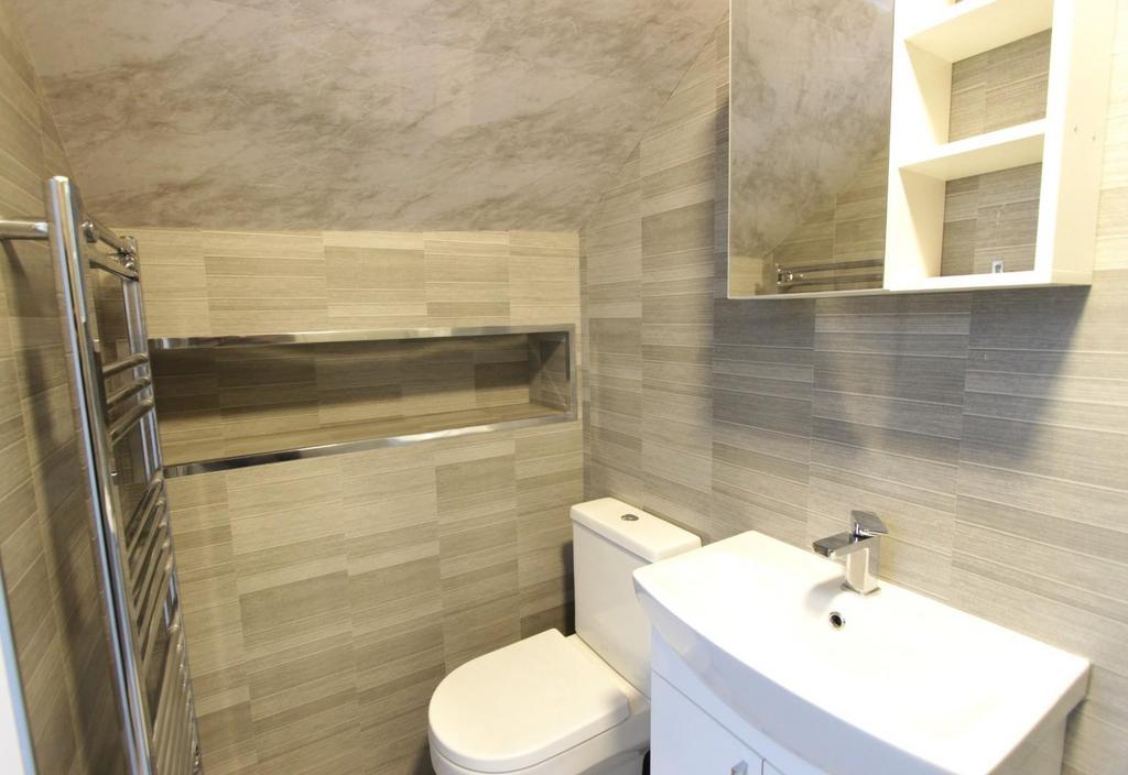 SVR bathroom (1).JPG