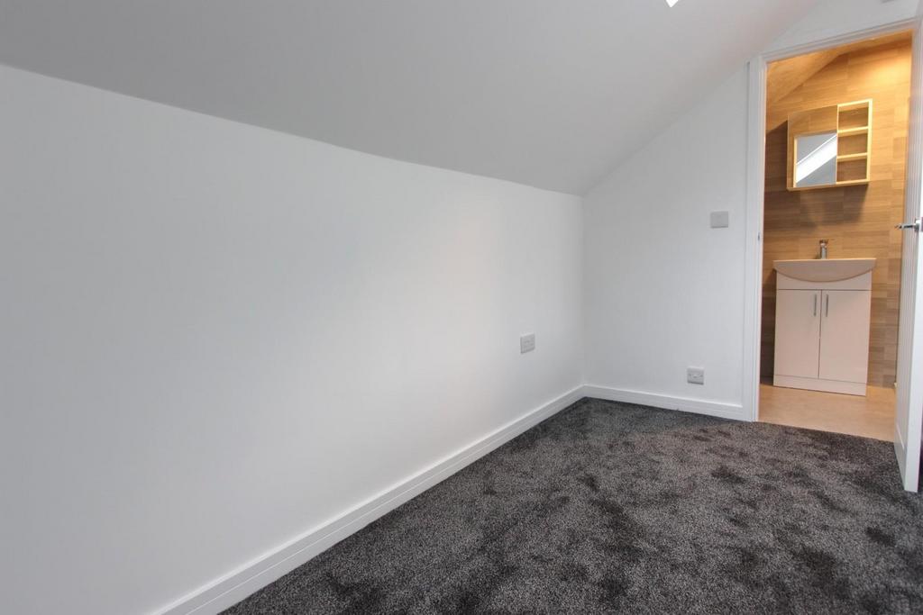 SVR bedroom ensuite.JPG