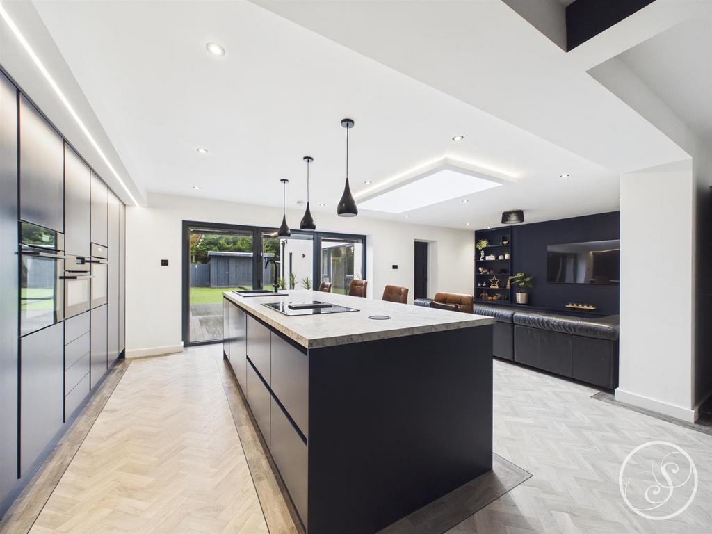 Kitchen/diner/living area