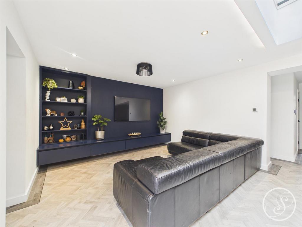 Kitchen/diner/living area