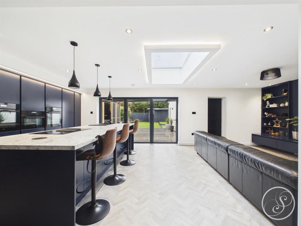 Kitchen/diner/living area