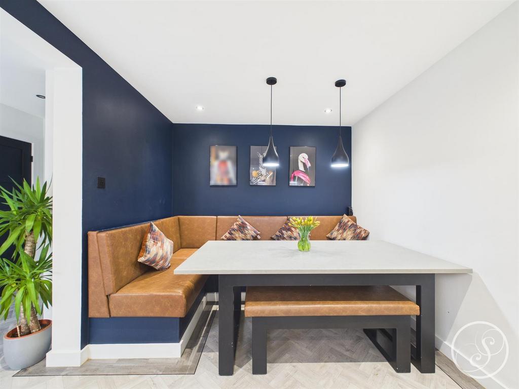 Kitchen/diner/living area