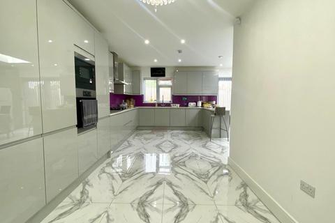 5 bedroom semi-detached house to rent, Croydon CR0