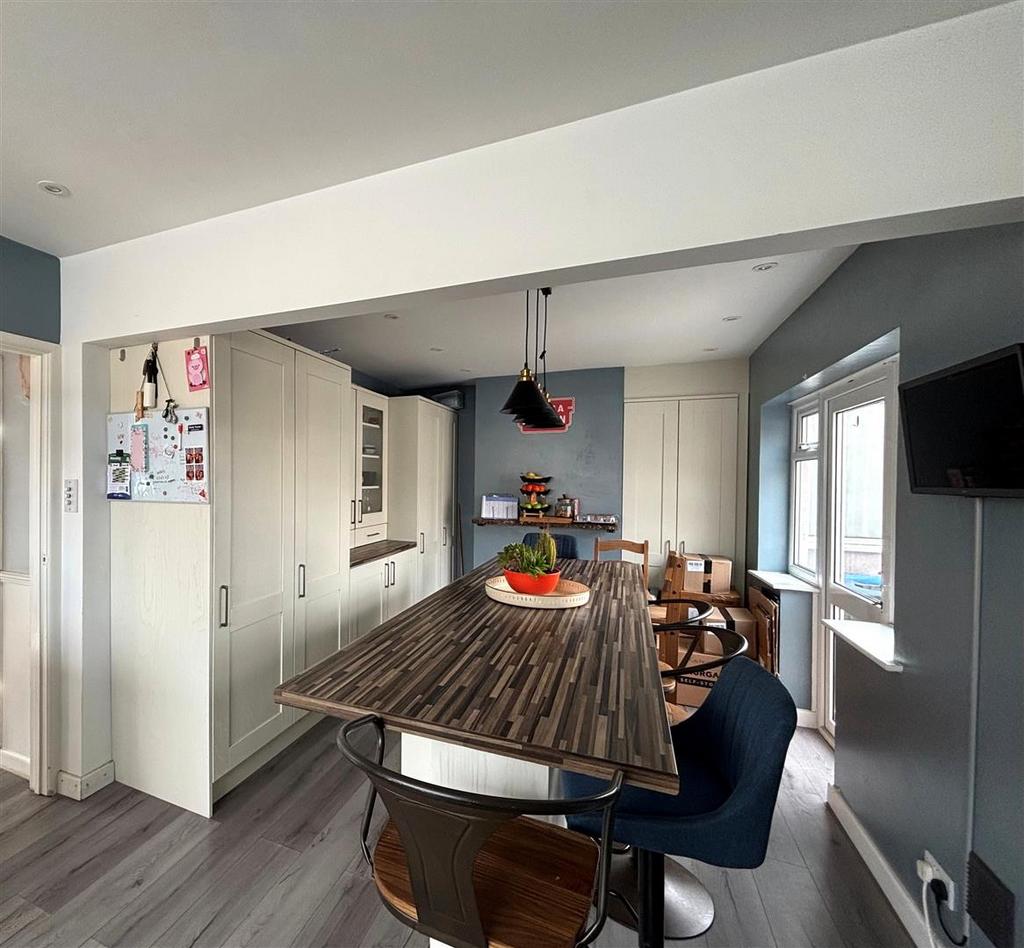 Kitchen 3.jpg