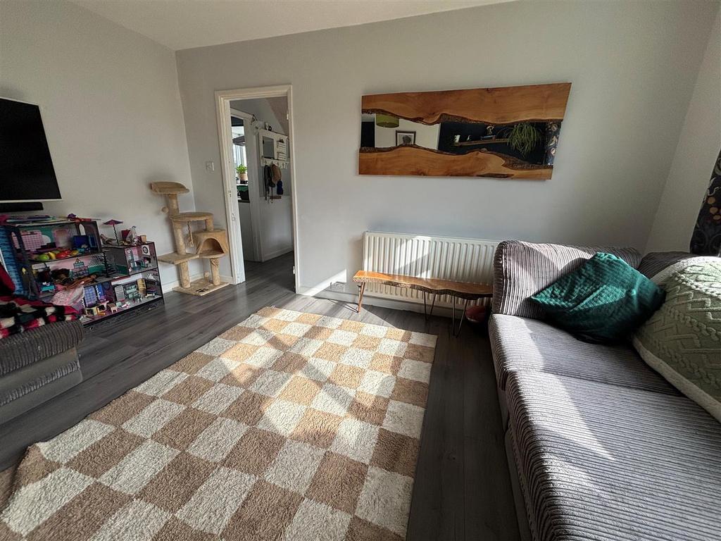 Living room 3.jpg