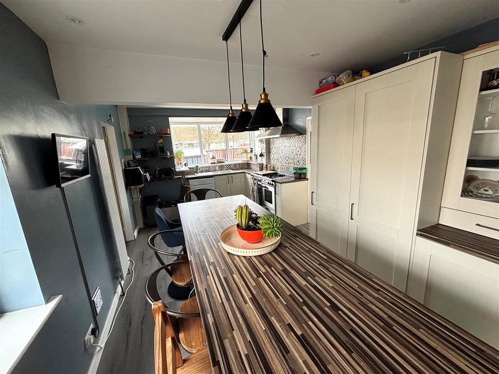 Kitchen 4.jpg