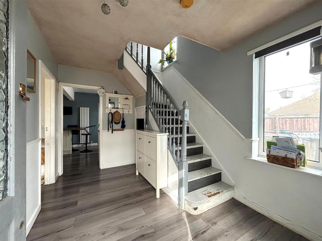 Entrance hall.jpg