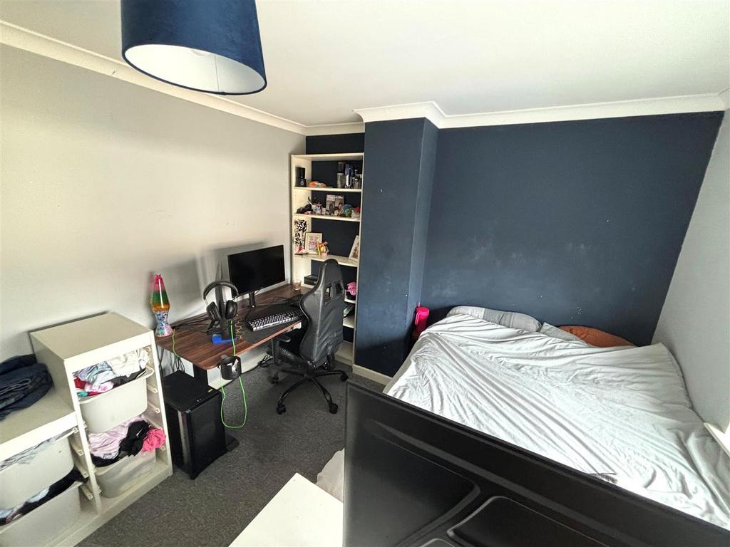 Bed 2.jpg