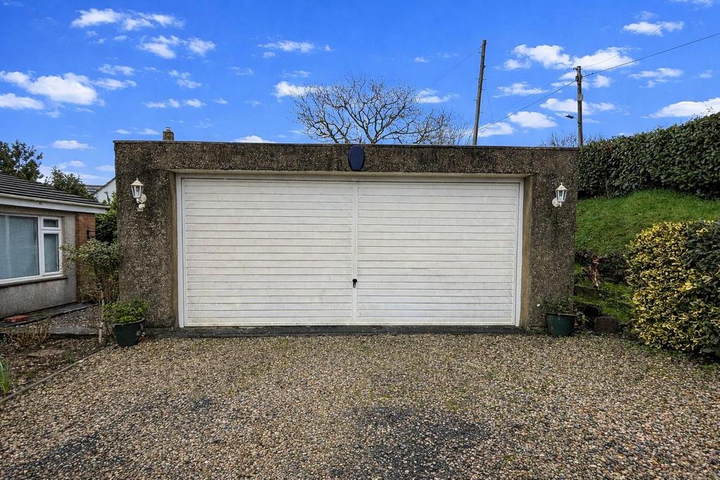 Garage 1.jpg