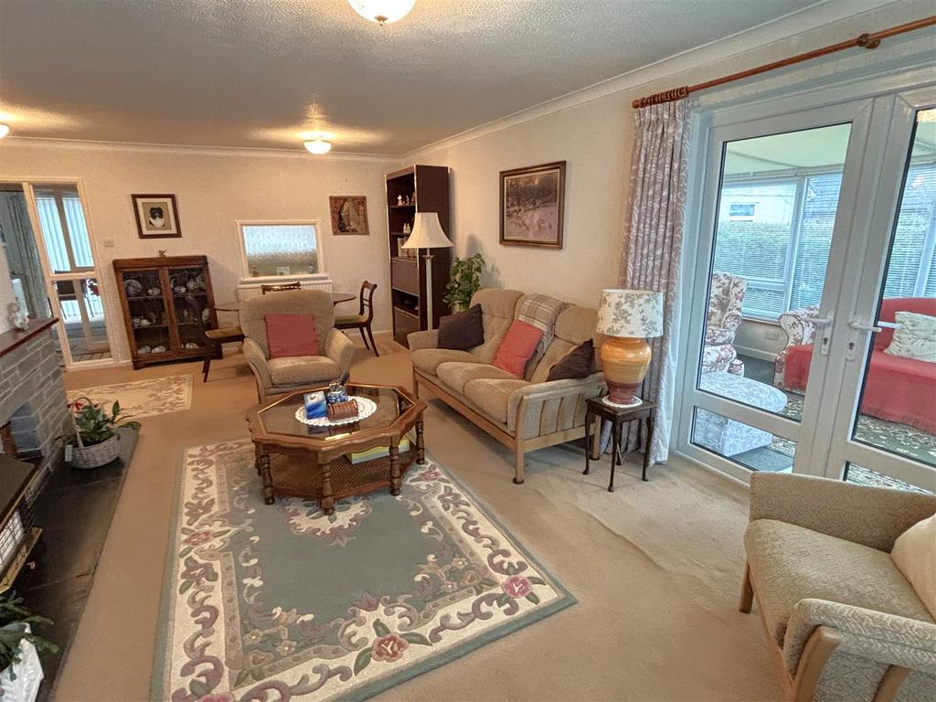 Living Room (3).jpeg