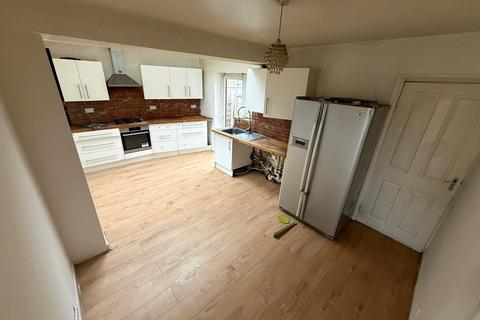 5 bedroom semi-detached house to rent, West Drayton, London UB7