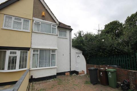 3 bedroom house to rent, Oval Road North, Dagenham, Essex