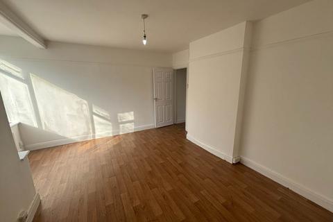 3 bedroom house to rent, Oval Road North, Dagenham, Essex