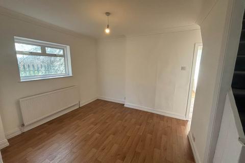 3 bedroom house to rent, Oval Road North, Dagenham, Essex