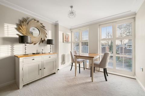 undefined, Pendenza, Cobham, KT11
