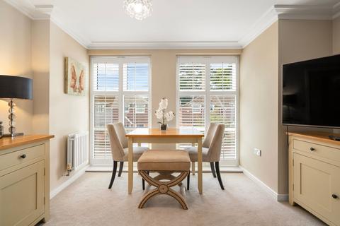 undefined, Pendenza, Cobham, KT11
