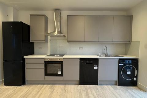 2 bedroom flat to rent, Axstone House, Slough, SL2 5DJ