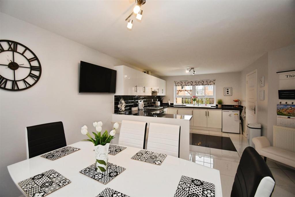 Open plan kitchen / dining room