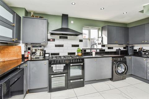 5 bedroom detached house for sale, Shire Way, Westbury