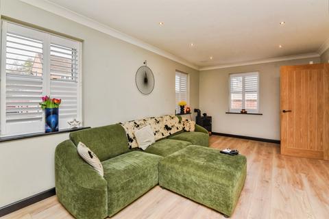 5 bedroom detached house for sale, Shire Way, Westbury