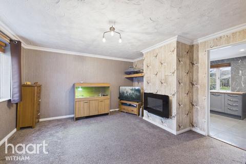 3 bedroom semi-detached house for sale, Walnut Tree Way, Tiptree