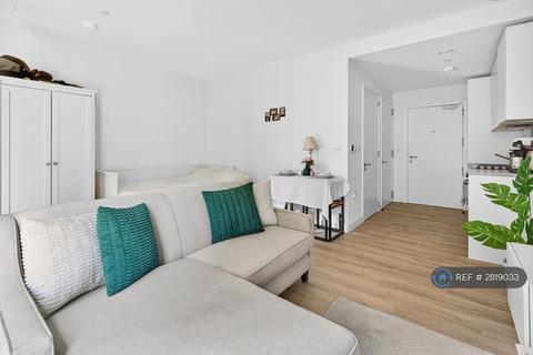 Studio to rent, Cadence Court, London, N1C