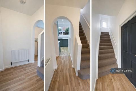 2 bedroom terraced house to rent, Staveley Road, Hull, HU9