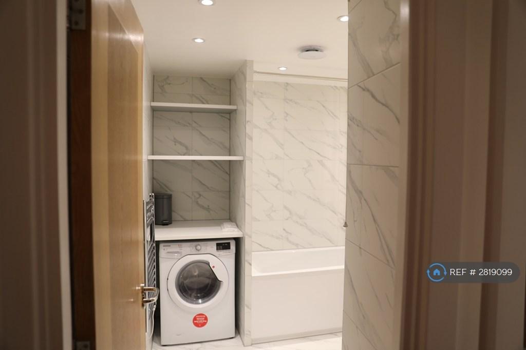 Bathroom -Washer / Dryer With Laundry Space