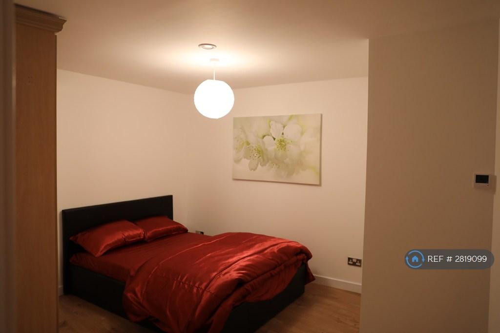 Master Bedroom With Wardrobe