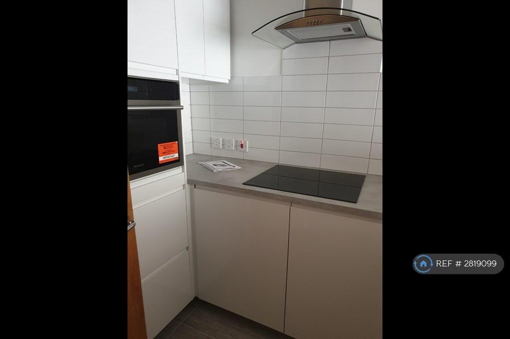 Fridge / Freezer And Oven In Tall Units