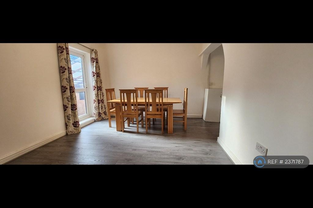 Spacious Communal Room
