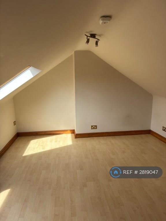 Large Bedroom 3