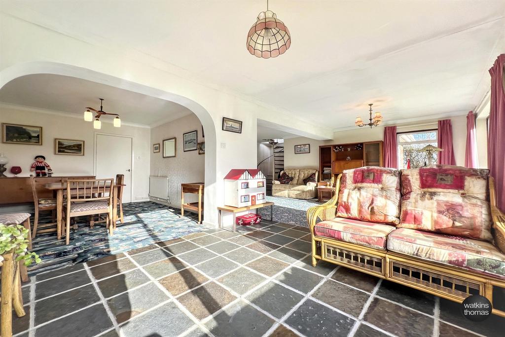 Open plan sitting ar