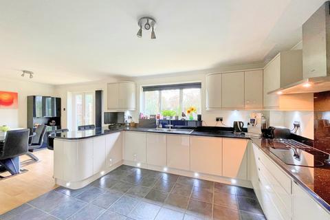 3 bedroom property for sale, Hawthorn Road, Tolleshunt Knights, Maldon, CM9