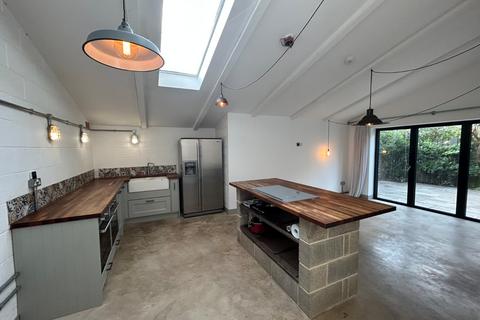 3 bedroom detached house to rent, Whitcliffe Rd, Cleckheaton, BD19