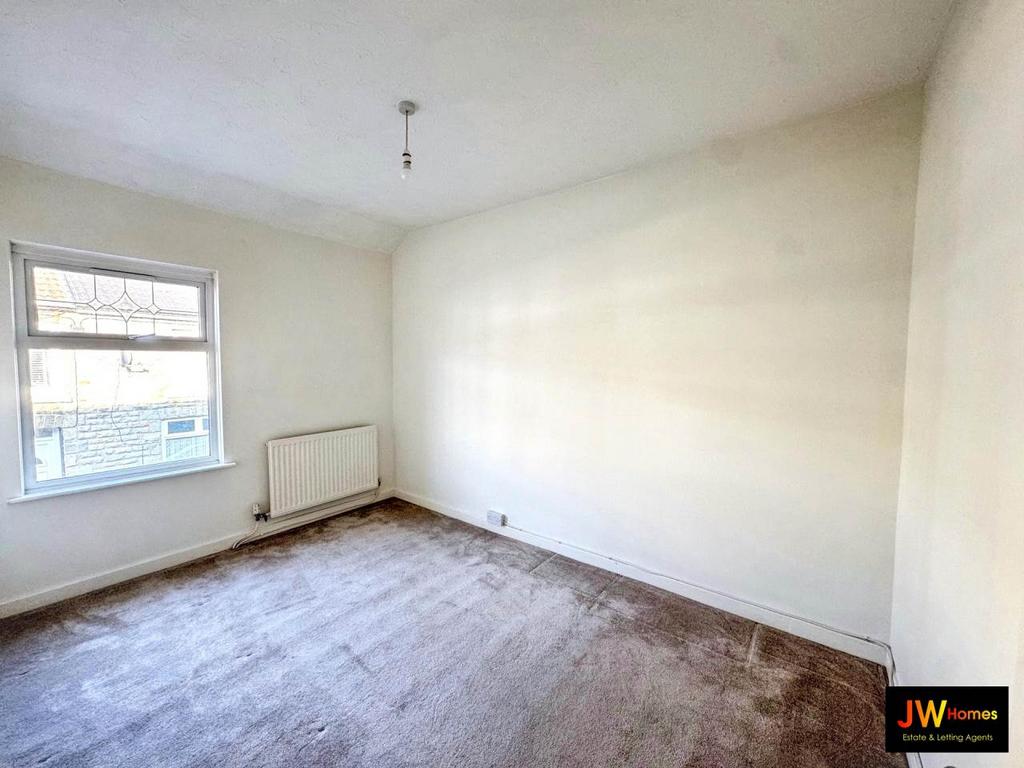 Bedroom 2 (18)