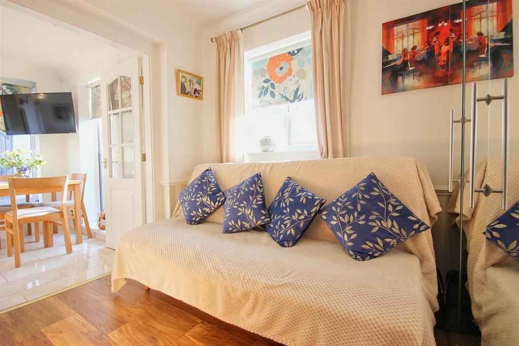 Bedroom 2 (rear)