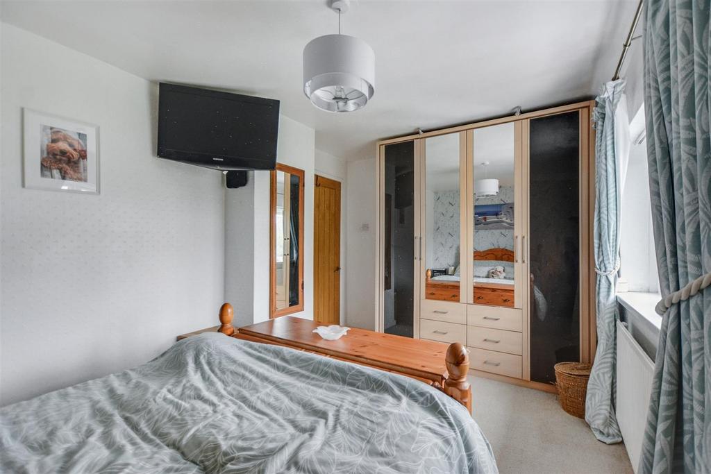 Bedroom 1 3.jpeg