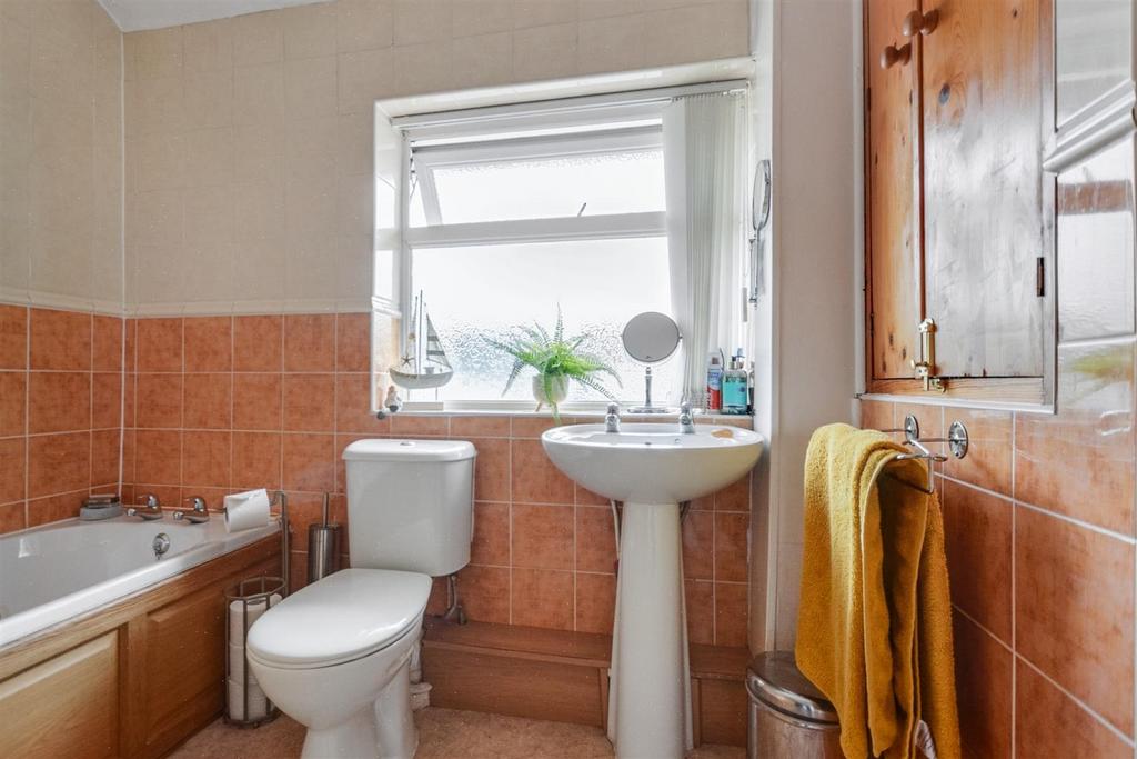 Bathroom 1.jpeg