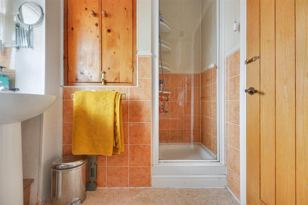 Bathroom 2.jpeg