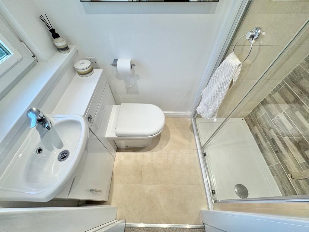 Parkhill Drive en suite pic