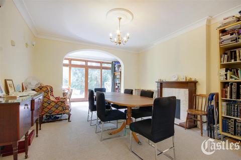 4 bedroom detached house for sale, North Crescent, London, N3