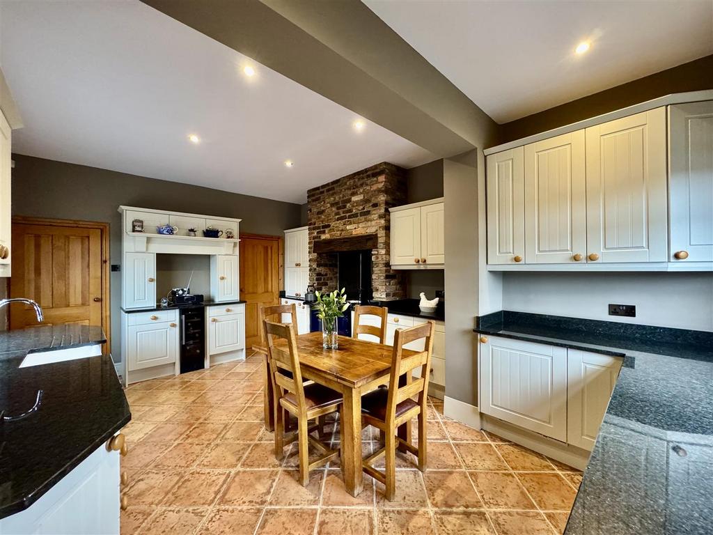 Dining kitchen