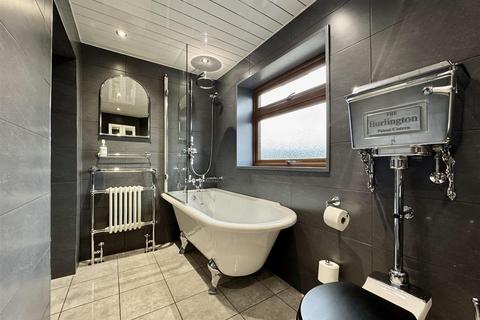 2 bedroom end of terrace house for sale, New Road, Middlestown, Wakefield, WF4 4NS